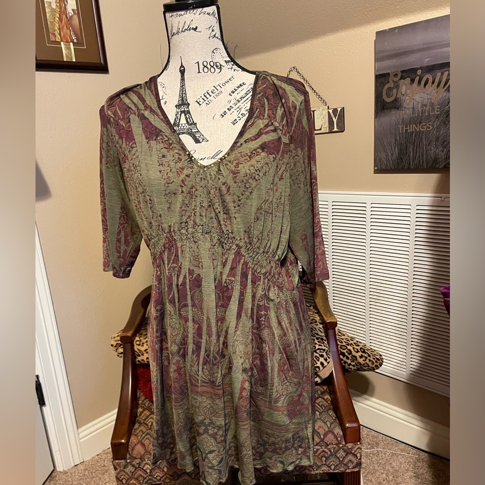 NWOT ONE WORLD for Her Size XL Green and Brown BOHO TOP Jewel design at the neck